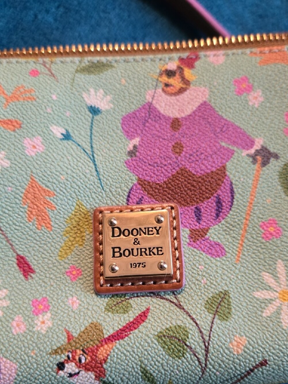 New Disney's Robin Hood Handbag By Dooney & Bourke - Picture 2 of 10